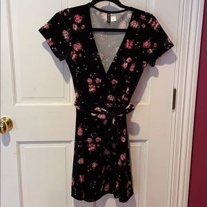H&M short-sleeve velvet floral dress